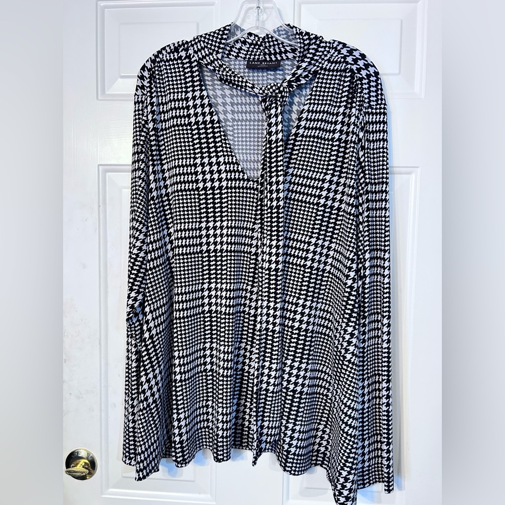 Lane Bryant swing tie-neck top, size 22/24 - Picture 4 of 8